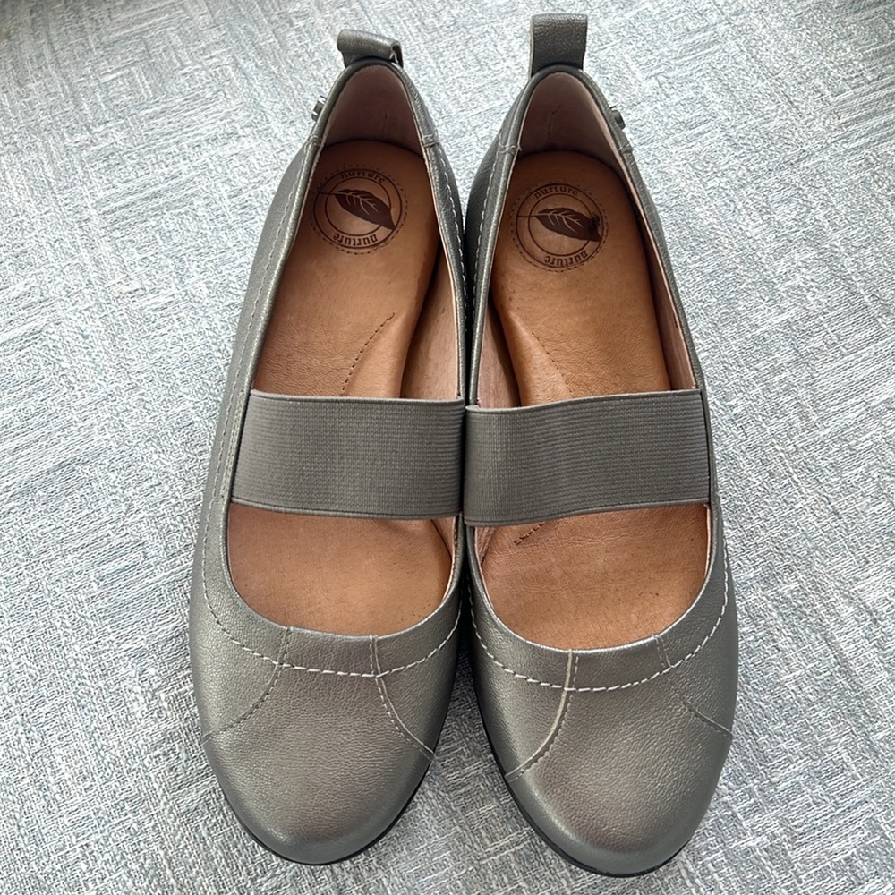 Mary Jane Flats Elastic Strap Pewter Leather Cushioned Size 6